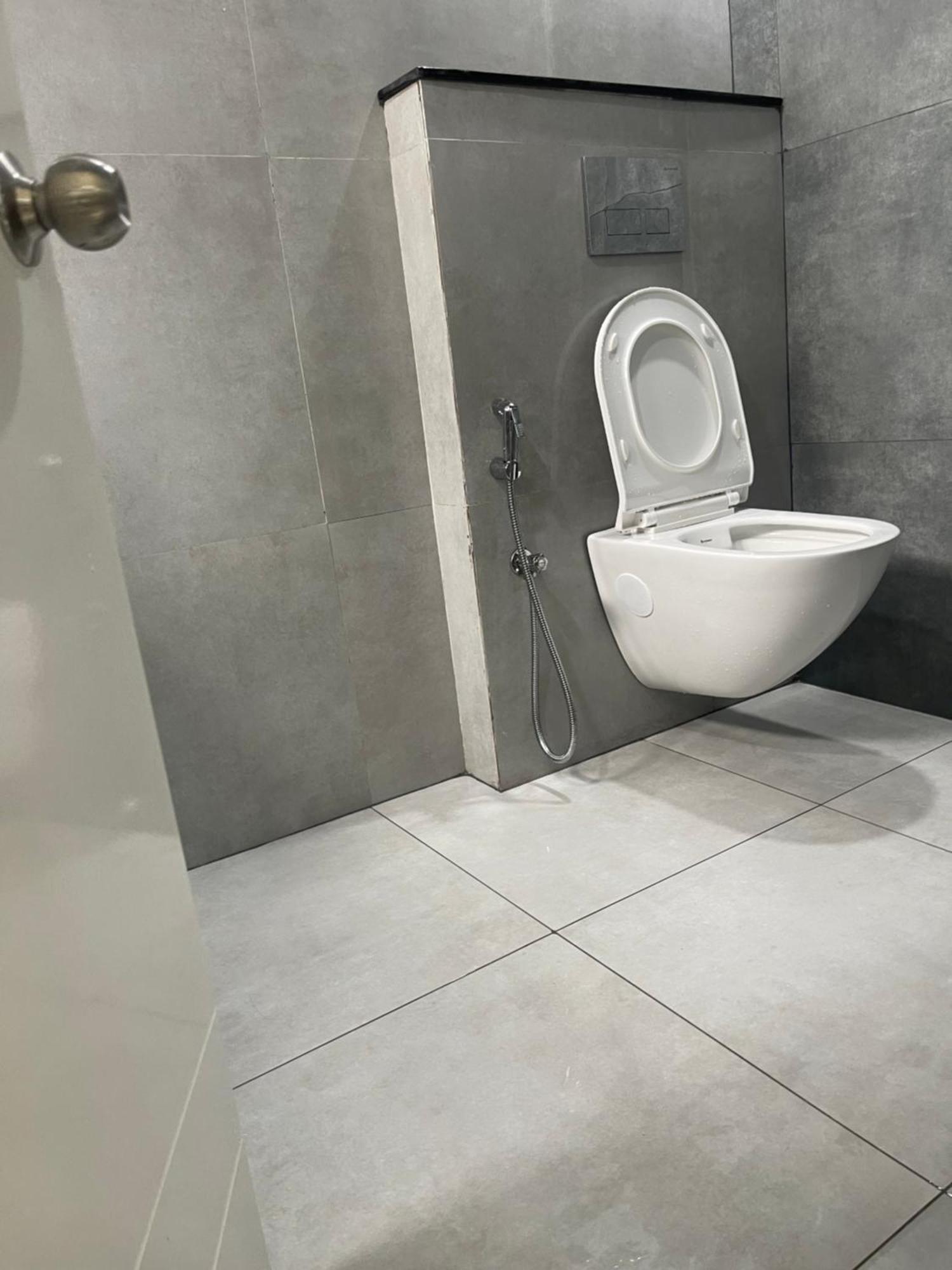 Neocon Suites Hyderabad Exteriör bild
