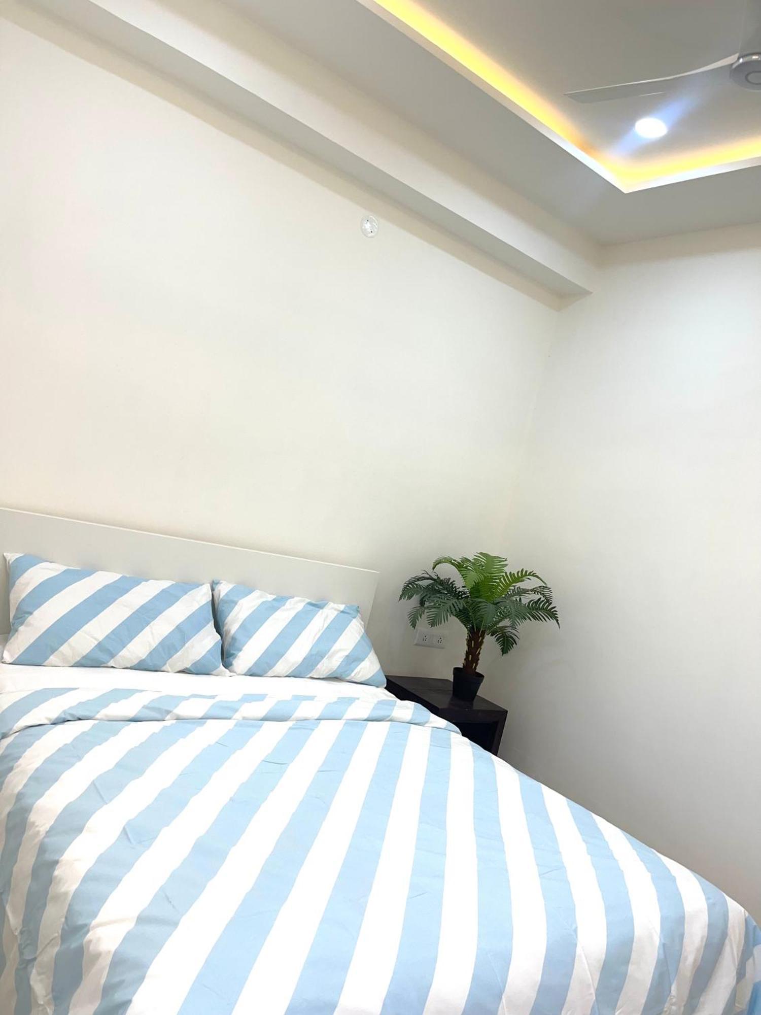 Neocon Suites Hyderabad Exteriör bild