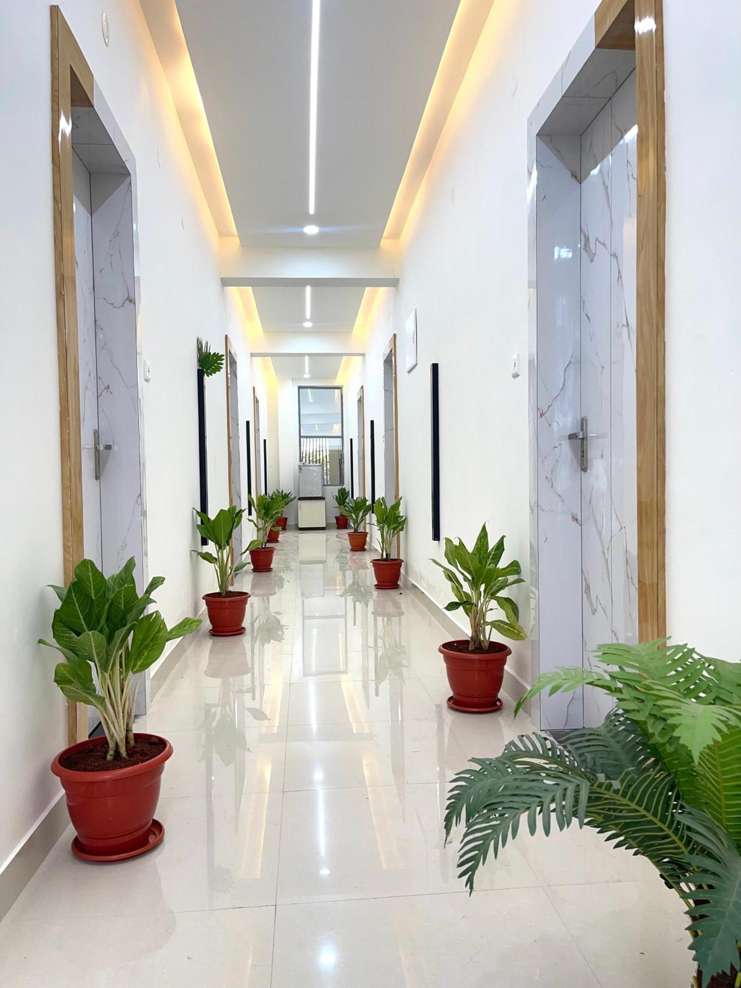 Neocon Suites Hyderabad Exteriör bild