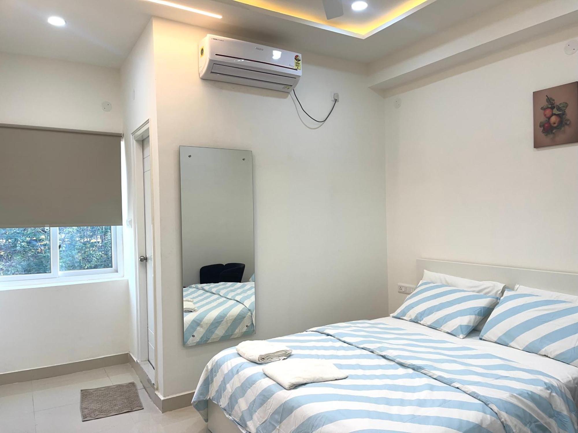 Neocon Suites Hyderabad Exteriör bild